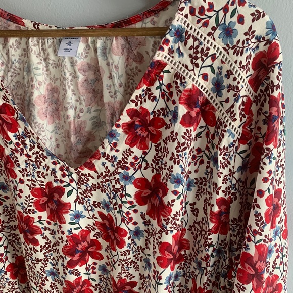 Old Navy Dresses & Skirts - Old Navy Red Blues floral XL dress